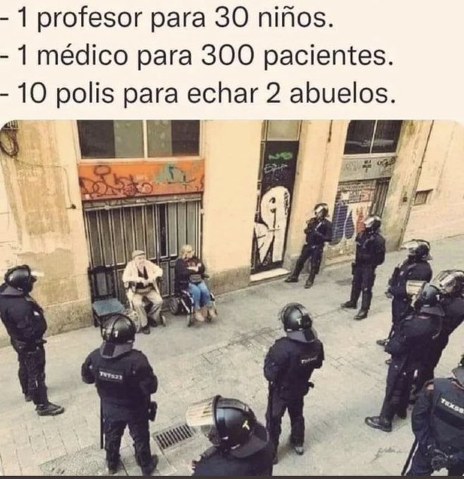 10-policias-para-echar-a-dos-abuelos-minusvalidos-A-la-altura-del-franquismo