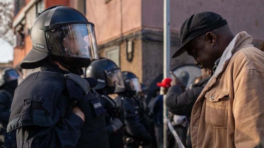 Chuleria-policial-ante-un-desahuciado-indefenso