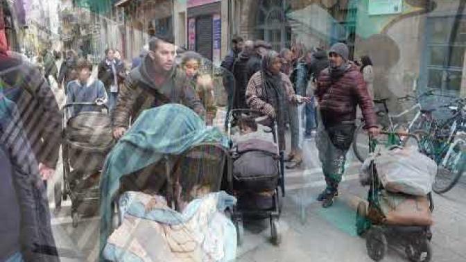 Gente viviendo en las calles de Pamplona