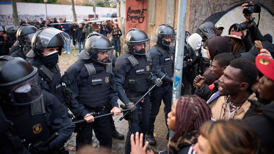 desalojo-de-migrantes-badalona-la-policia-agresiva-de-cataluña