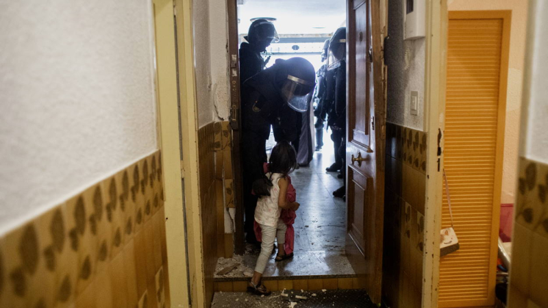 imagen-del-desahucio-de-una-familia-con-menores