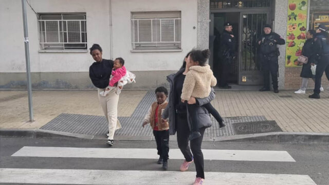 Desahucio-familia-calle-lezo-por-los-mafiosos-global-sauco-copia-1