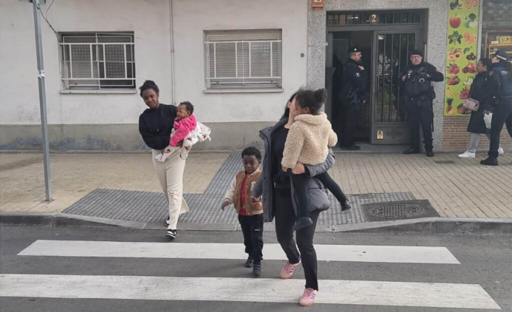 Desahucio-familia-calle-lezo-por-los-mafiosos-global-sauco copia