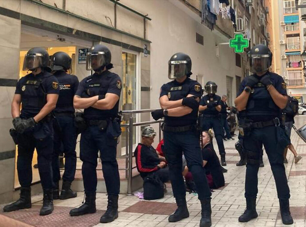 Jauria-de-defensores-de-los-especuladores-inmobiliarios-copia-1