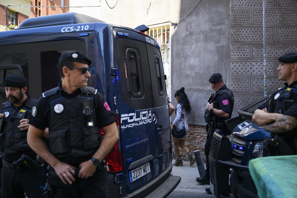 Policia-represiva-y-desahuciadora-de-Madrid-colaboradora-de-fondos-buitres-1