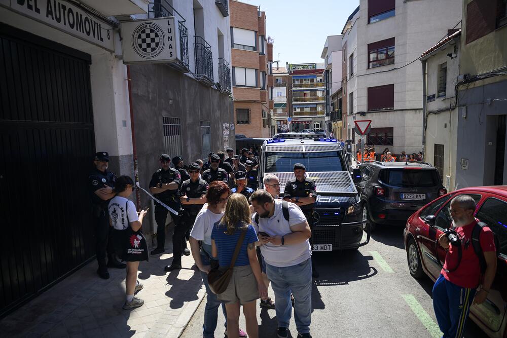 Policia-represiva-y-desahuciadora-de-Madrid-colaboradora-de-fondos-buitres-2