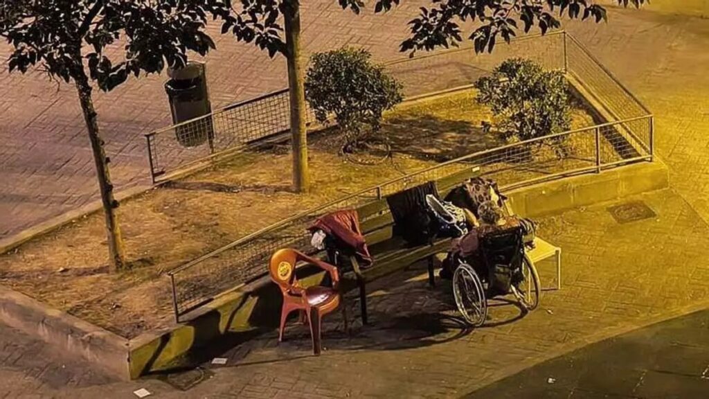 Herminia-76-años-una-semana-durmiendo-en-una-silla-de-ruedas-en-un-parque-de-València-2