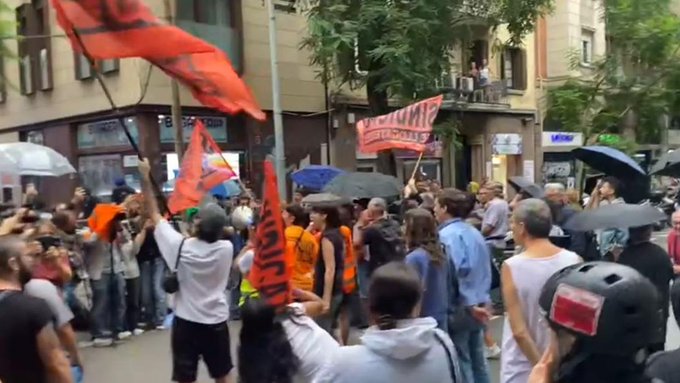 Protesta-frente-a-la-sede-de-Junts-en-Barcelona
